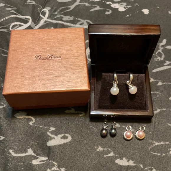 Bernie/Robbins Honora changeable pearl earrings